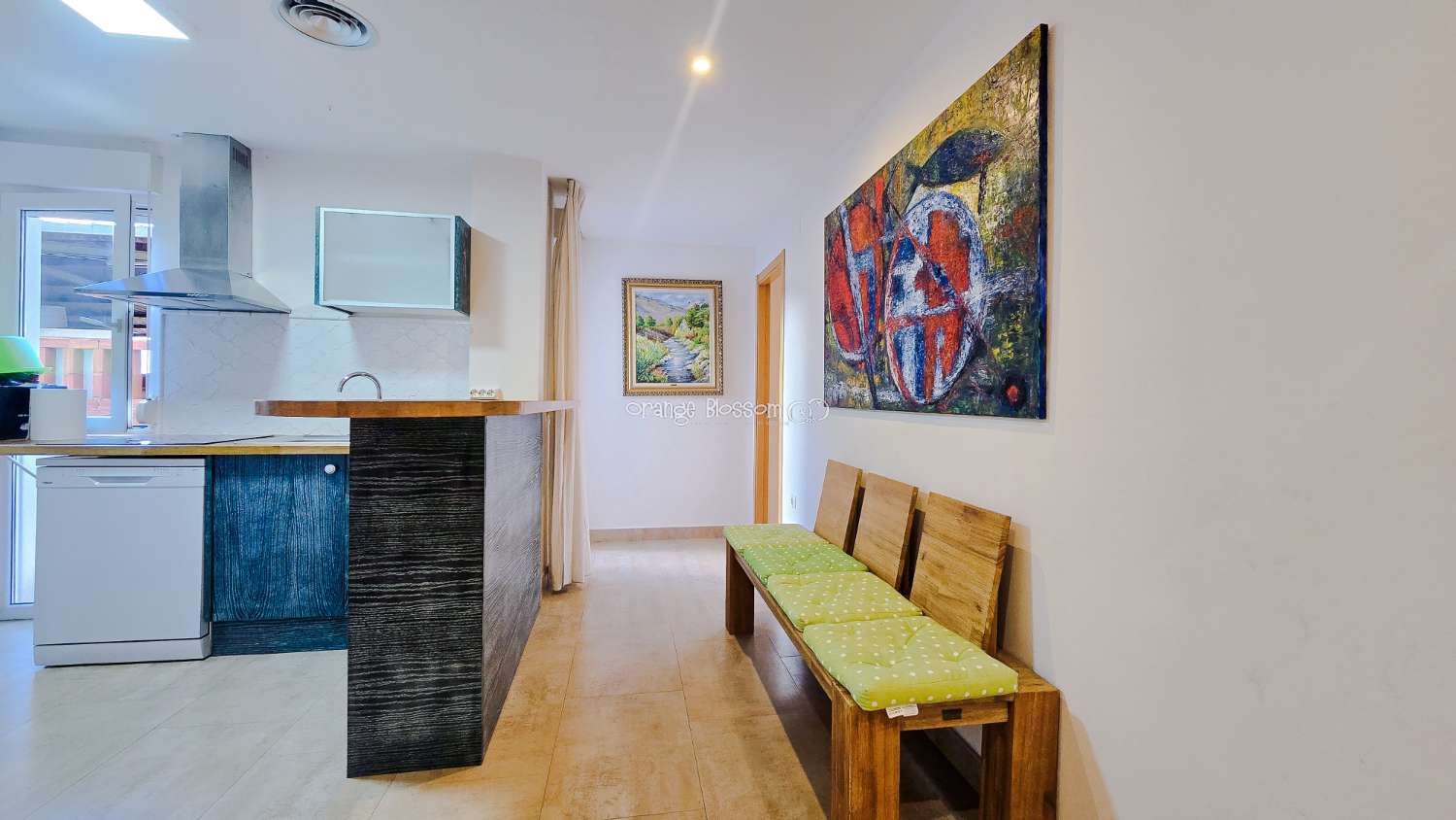 Ideally positioned, the apartment enjoys wonderful views along Villalonga’s main paseo, offering both a pleasant outlook and a real sense of connection to