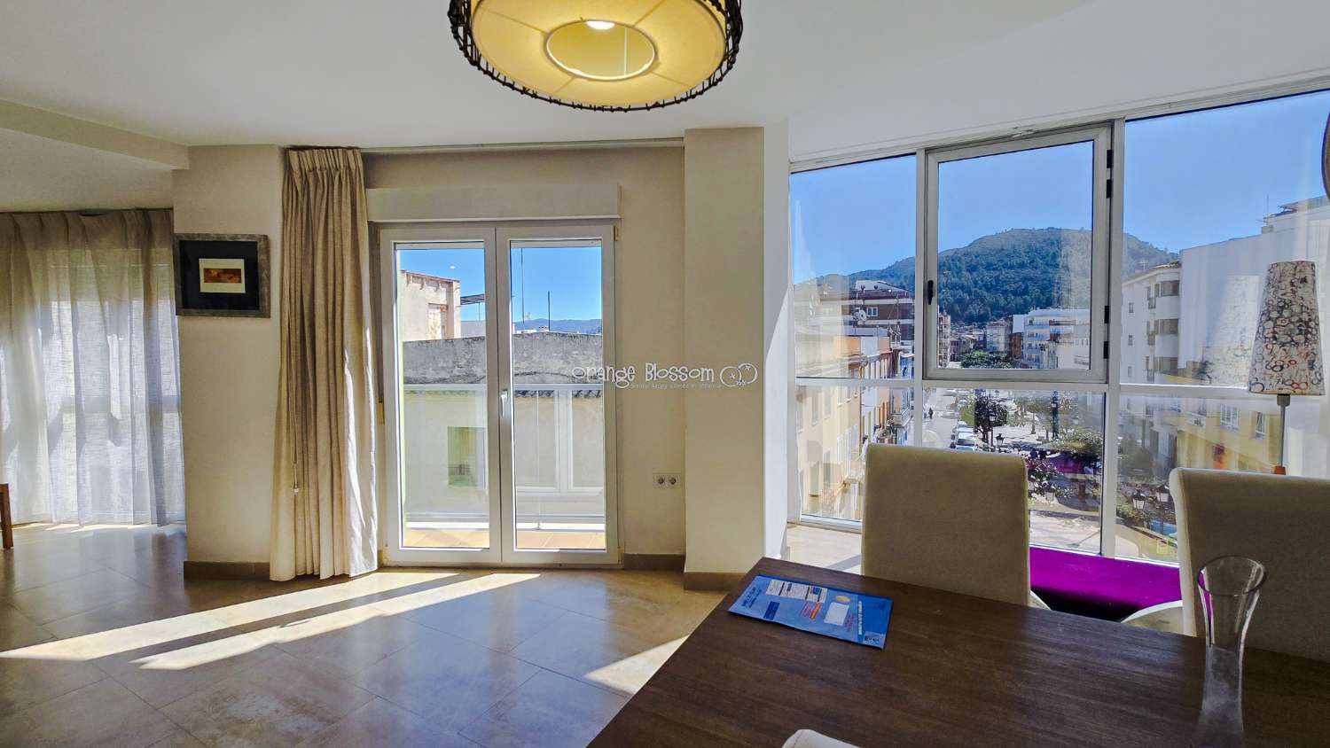 Ideally positioned, the apartment enjoys wonderful views along Villalonga’s main paseo, offering both a pleasant outlook and a real sense of connection to