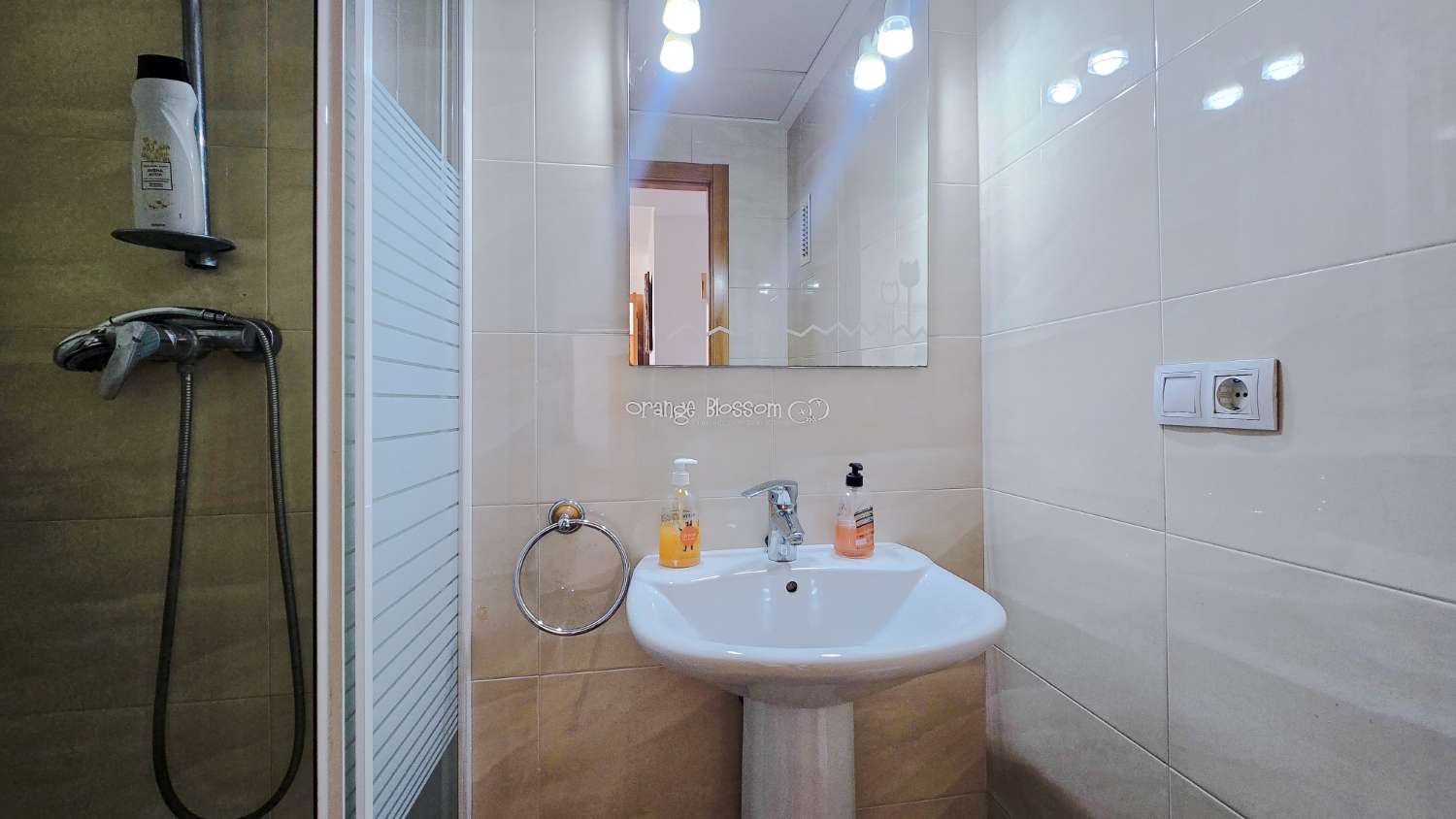 Ideally positioned, the apartment enjoys wonderful views along Villalonga’s main paseo, offering both a pleasant outlook and a real sense of connection to