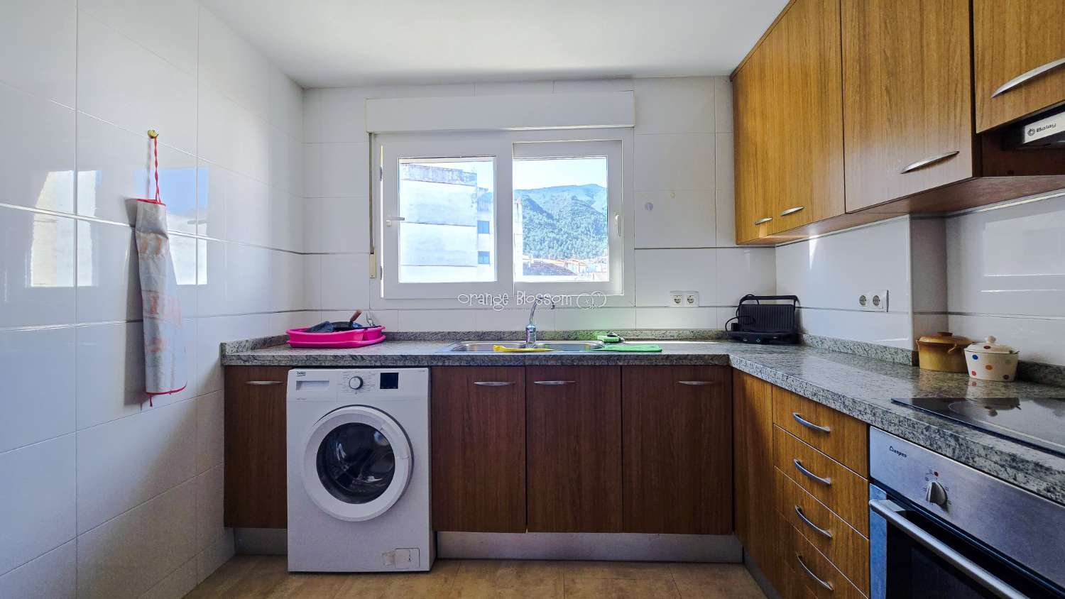 Ideally positioned, the apartment enjoys wonderful views along Villalonga’s main paseo, offering both a pleasant outlook and a real sense of connection to