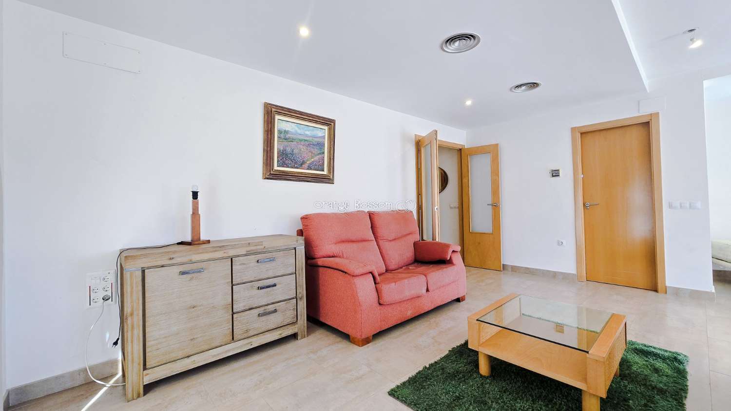 Ideally positioned, the apartment enjoys wonderful views along Villalonga’s main paseo, offering both a pleasant outlook and a real sense of connection to