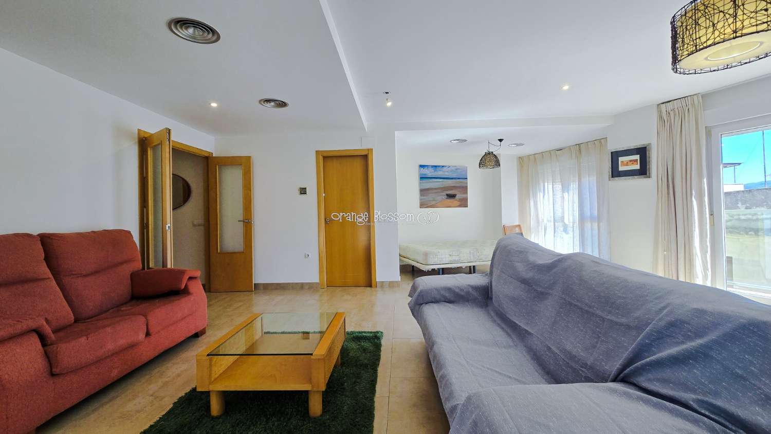 Ideally positioned, the apartment enjoys wonderful views along Villalonga’s main paseo, offering both a pleasant outlook and a real sense of connection to