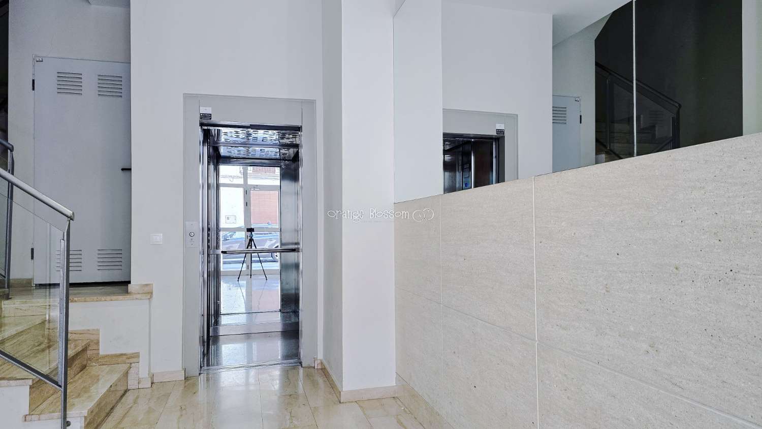 Ideally positioned, the apartment enjoys wonderful views along Villalonga’s main paseo, offering both a pleasant outlook and a real sense of connection to