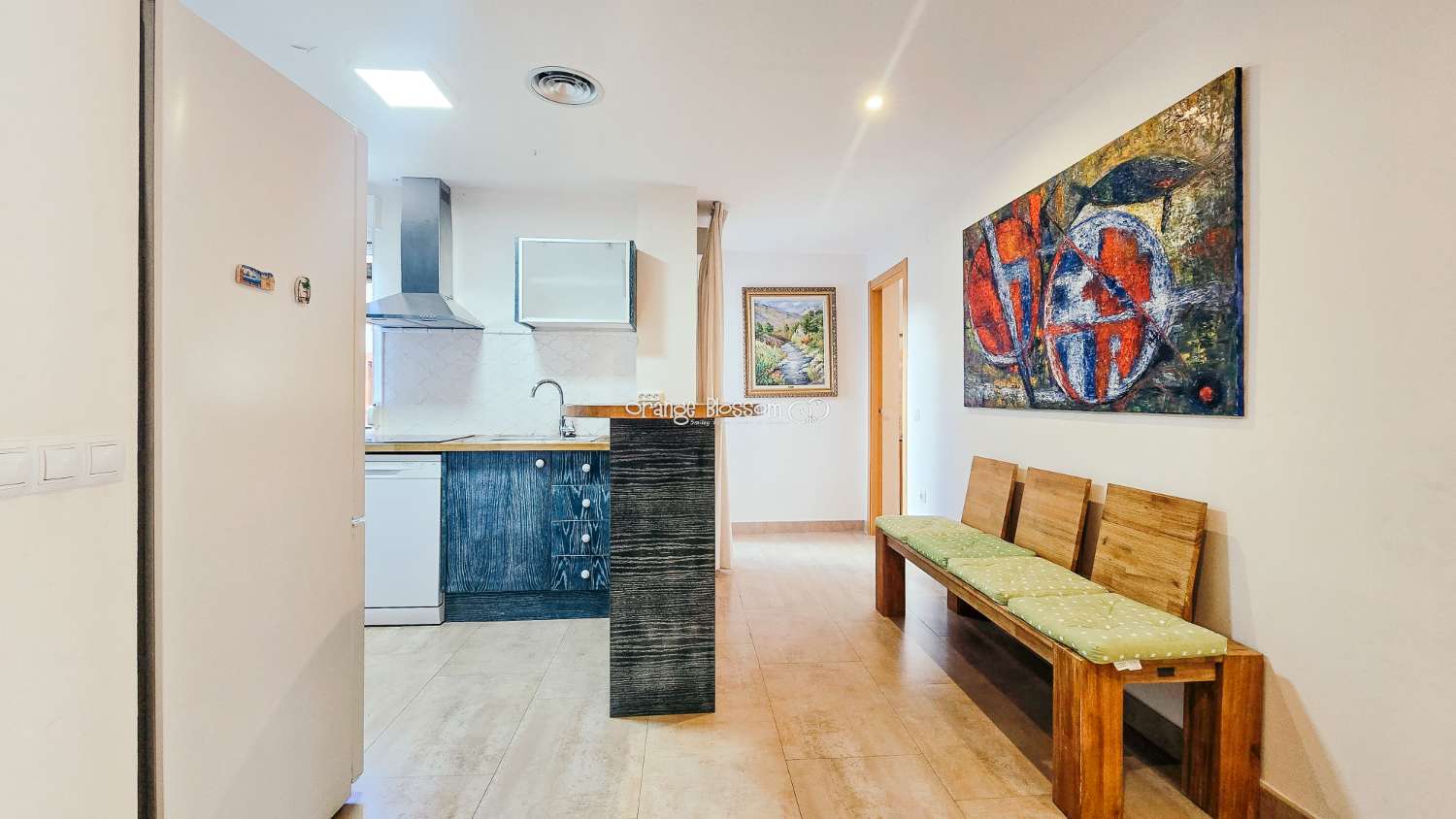 Ideally positioned, the apartment enjoys wonderful views along Villalonga’s main paseo, offering both a pleasant outlook and a real sense of connection to