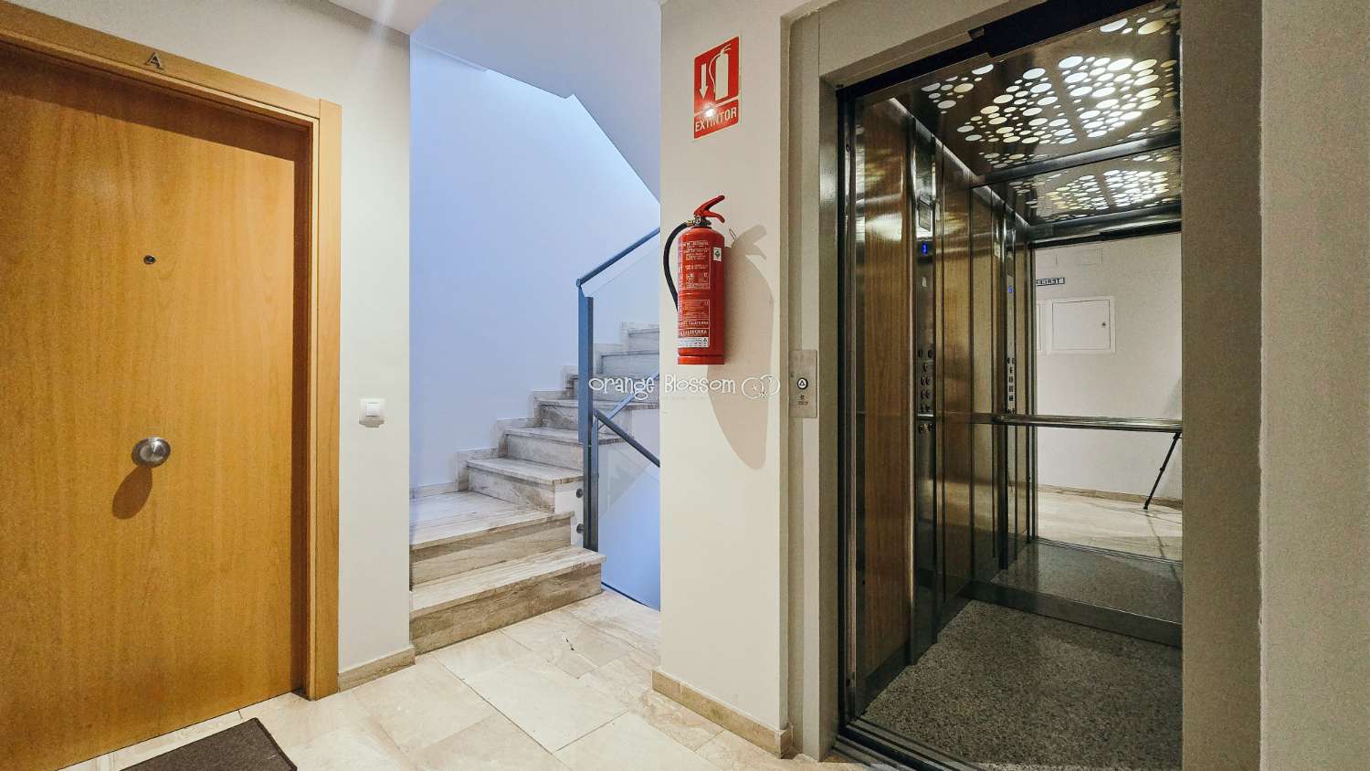 Ideally positioned, the apartment enjoys wonderful views along Villalonga’s main paseo, offering both a pleasant outlook and a real sense of connection to