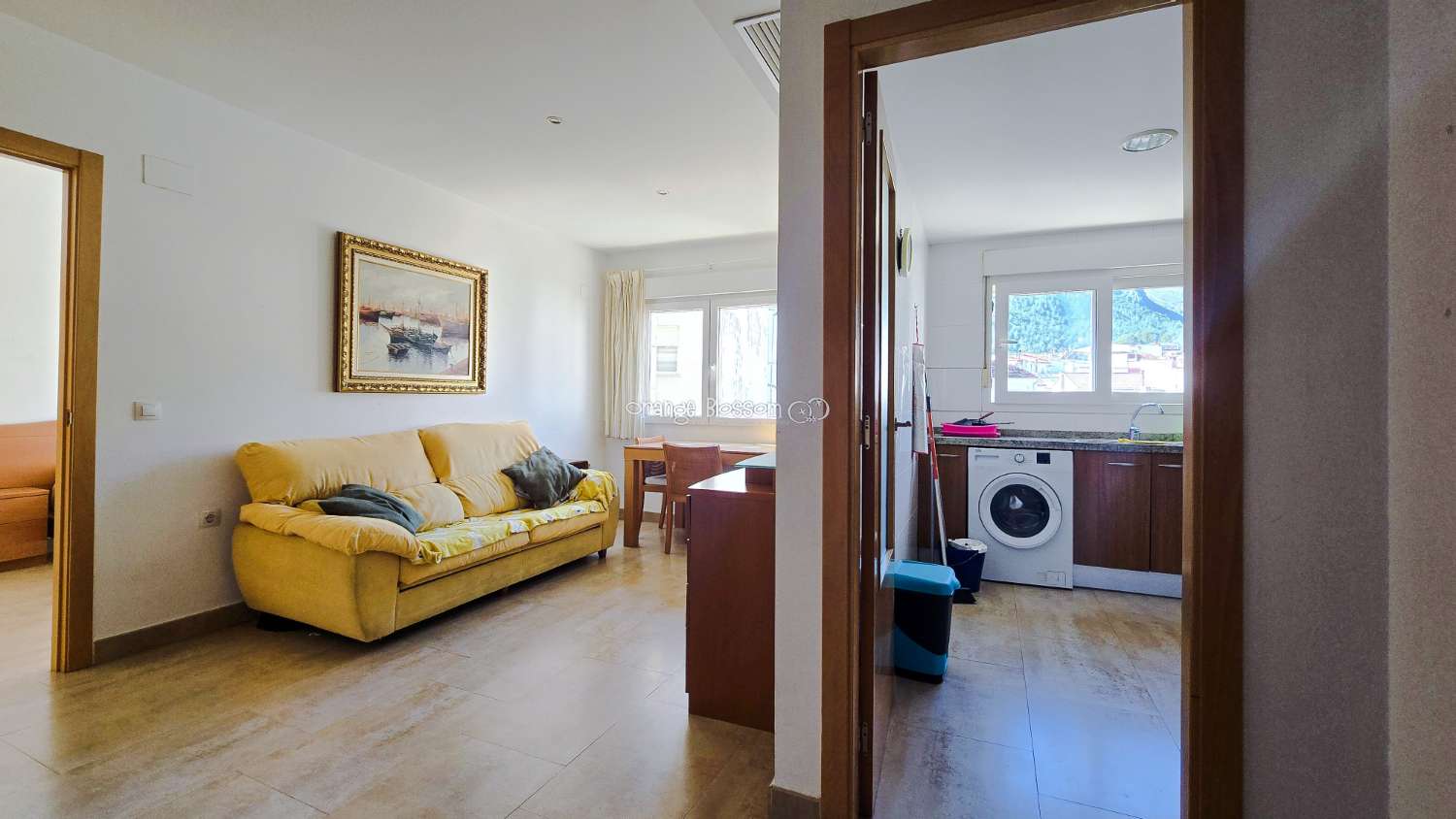 Ideally positioned, the apartment enjoys wonderful views along Villalonga’s main paseo, offering both a pleasant outlook and a real sense of connection to