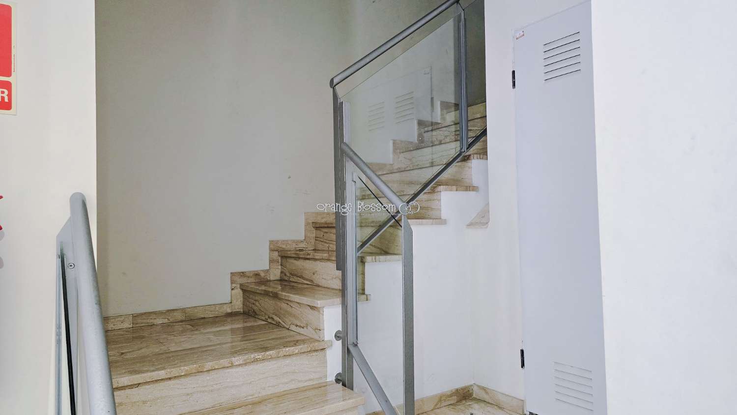 Ideally positioned, the apartment enjoys wonderful views along Villalonga’s main paseo, offering both a pleasant outlook and a real sense of connection to