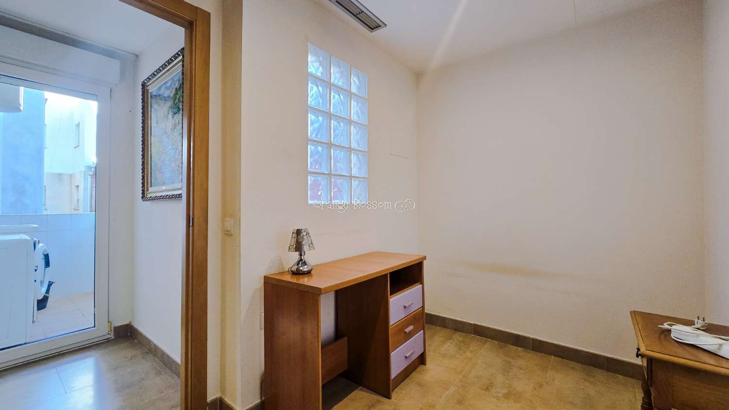 Ideally positioned, the apartment enjoys wonderful views along Villalonga’s main paseo, offering both a pleasant outlook and a real sense of connection to