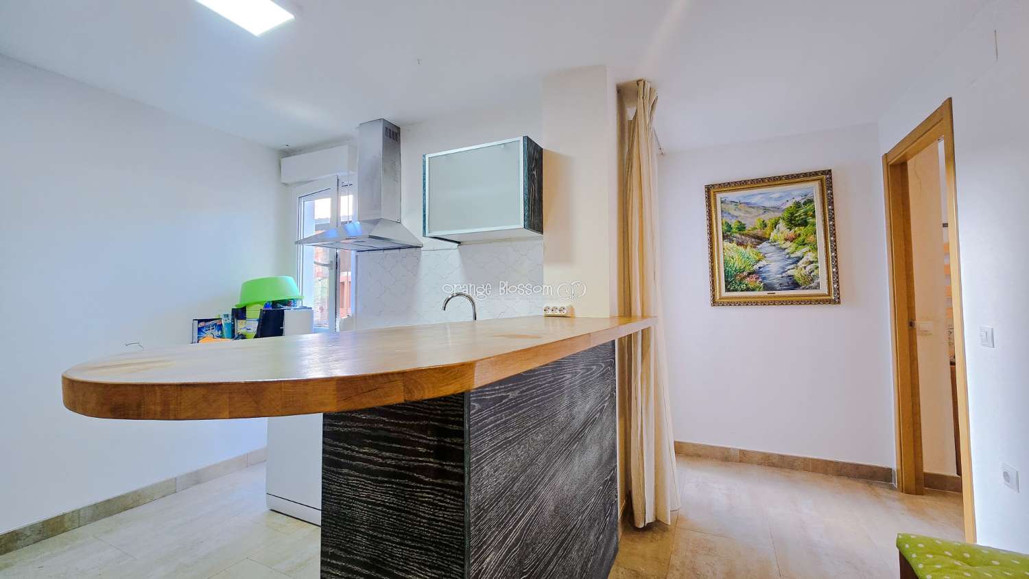 Ideally positioned, the apartment enjoys wonderful views along Villalonga’s main paseo, offering both a pleasant outlook and a real sense of connection to