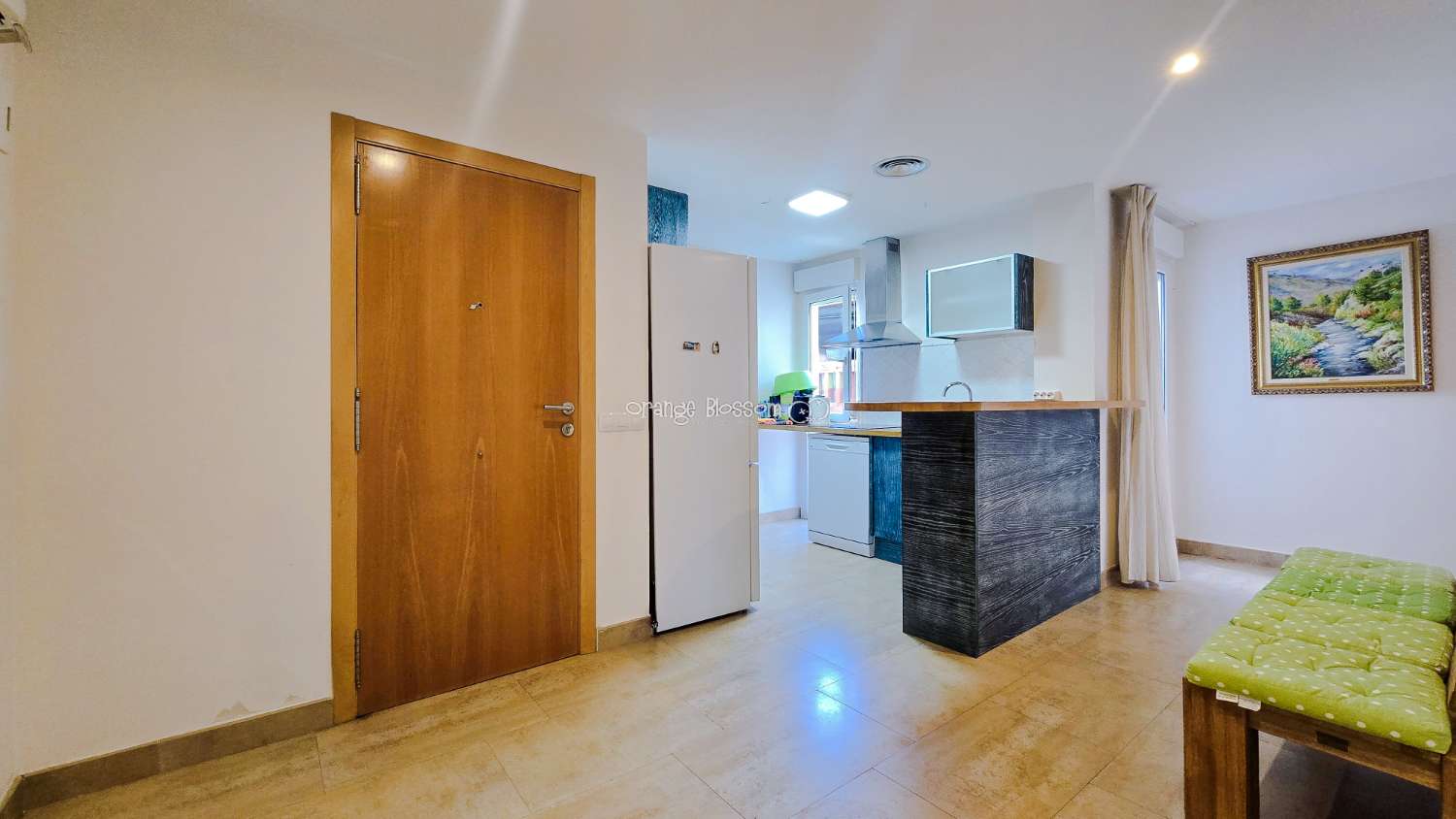 Ideally positioned, the apartment enjoys wonderful views along Villalonga’s main paseo, offering both a pleasant outlook and a real sense of connection to