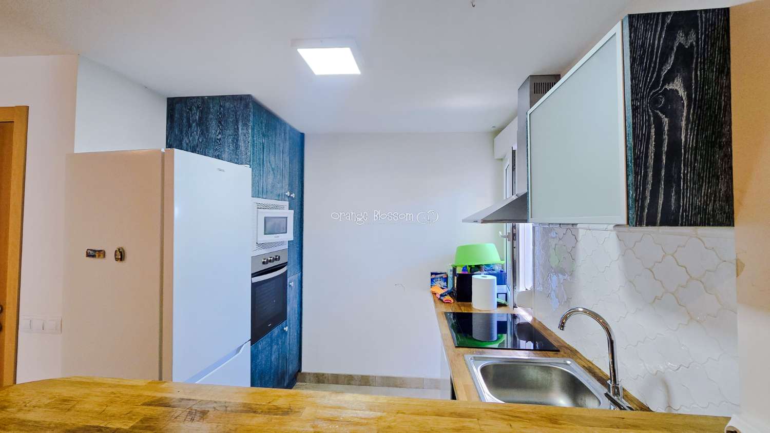 Ideally positioned, the apartment enjoys wonderful views along Villalonga’s main paseo, offering both a pleasant outlook and a real sense of connection to