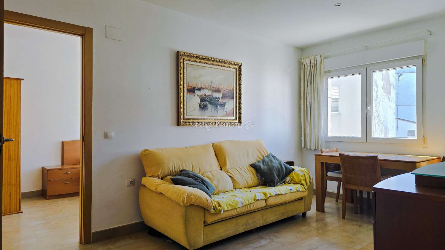 Ideally positioned, the apartment enjoys wonderful views along Villalonga’s main paseo, offering both a pleasant outlook and a real sense of connection to