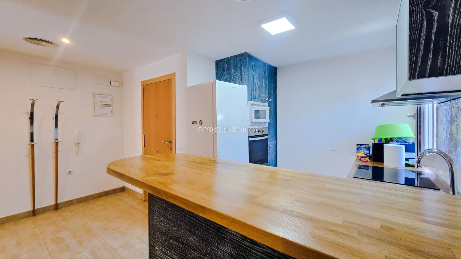 Ideally positioned, the apartment enjoys wonderful views along Villalonga’s main paseo, offering both a pleasant outlook and a real sense of connection to