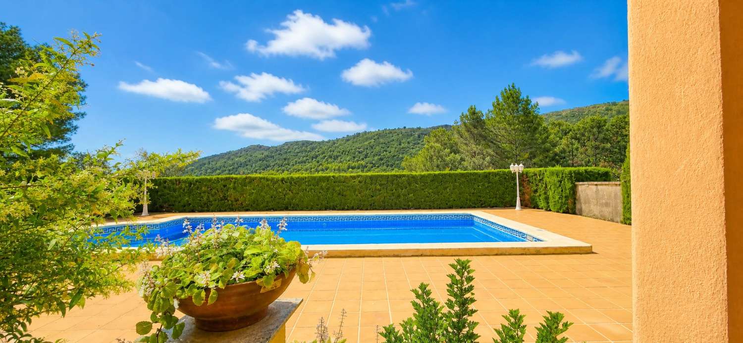 An exceptional opportunity to acquire a truly unique and versatile country residence.
