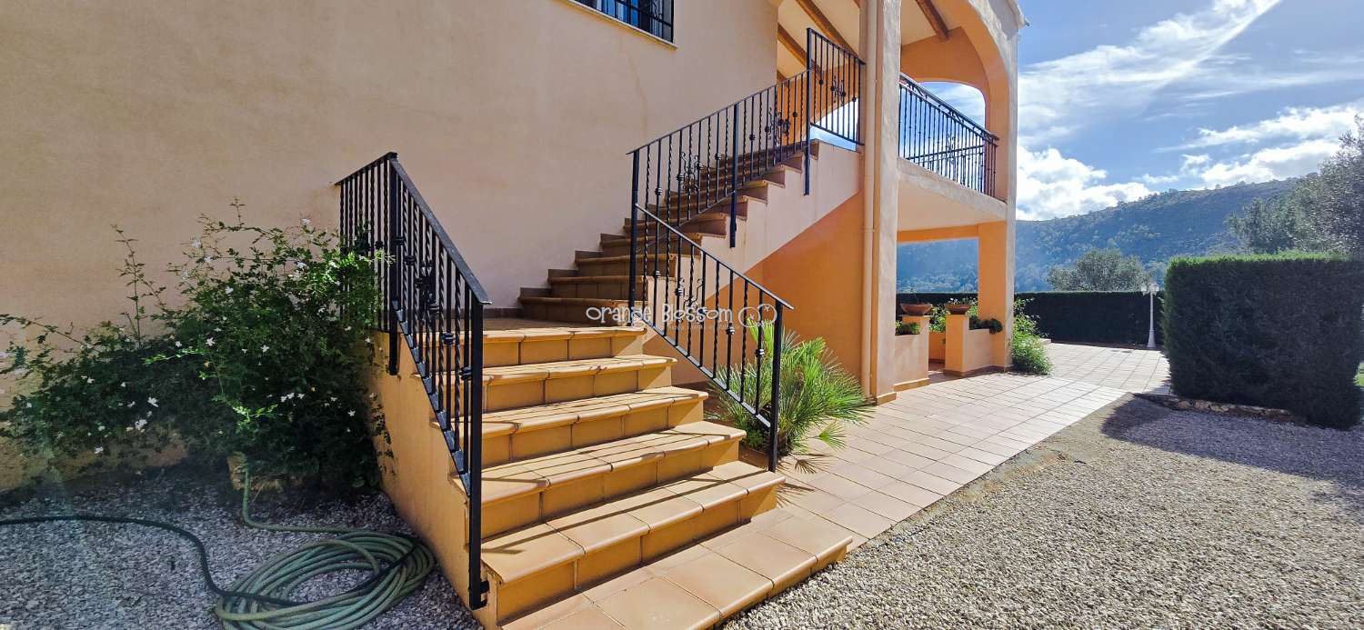 An exceptional opportunity to acquire a truly unique and versatile country residence.