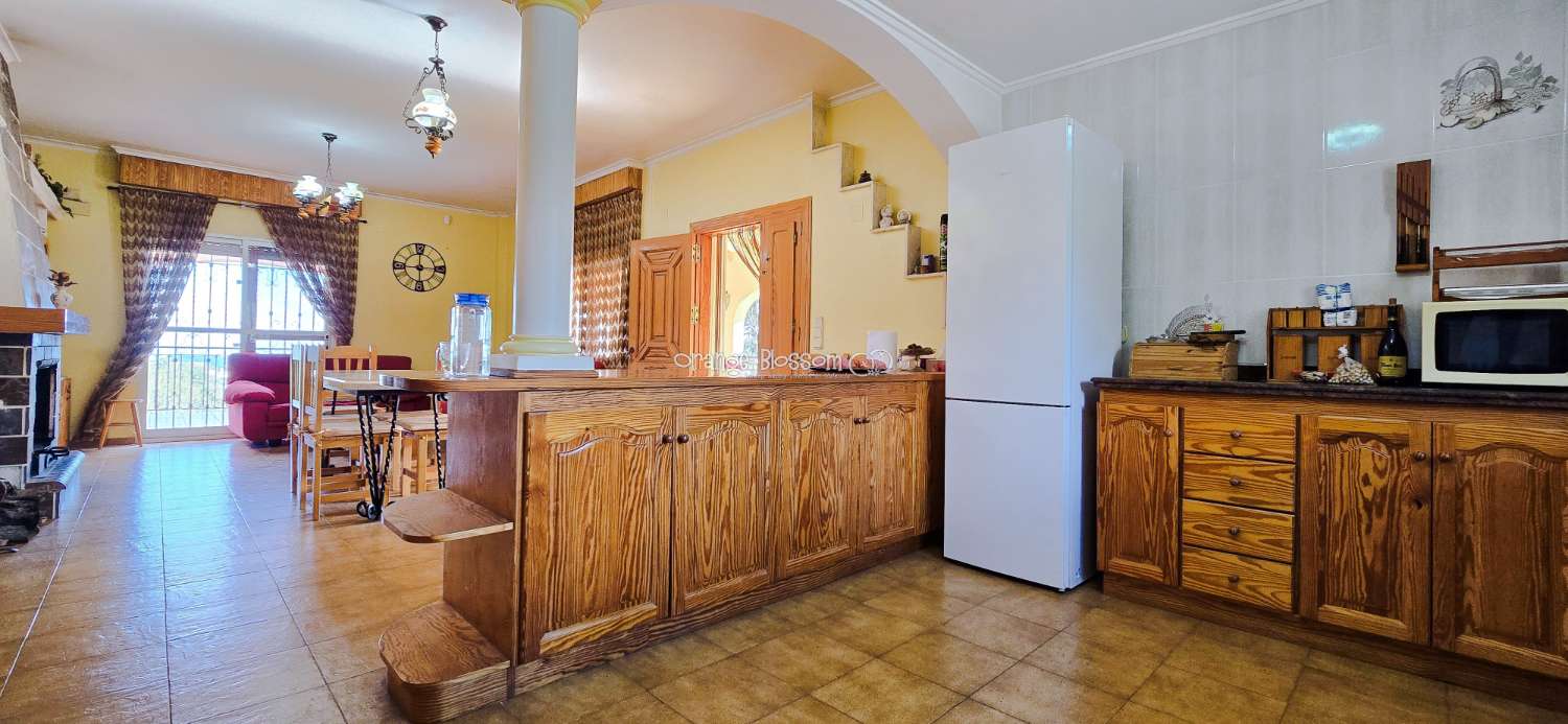 An exceptional opportunity to acquire a truly unique and versatile country residence.