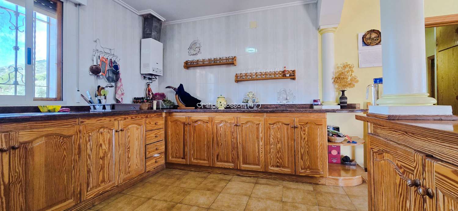 An exceptional opportunity to acquire a truly unique and versatile country residence.