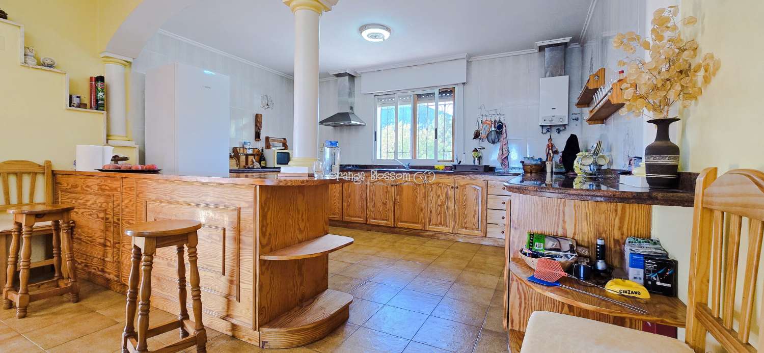 An exceptional opportunity to acquire a truly unique and versatile country residence.