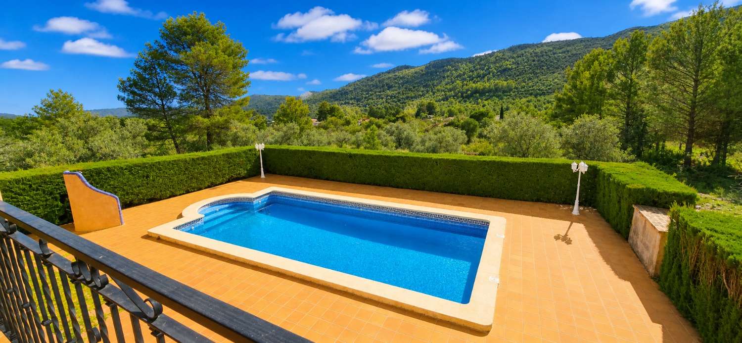 An exceptional opportunity to acquire a truly unique and versatile country residence.