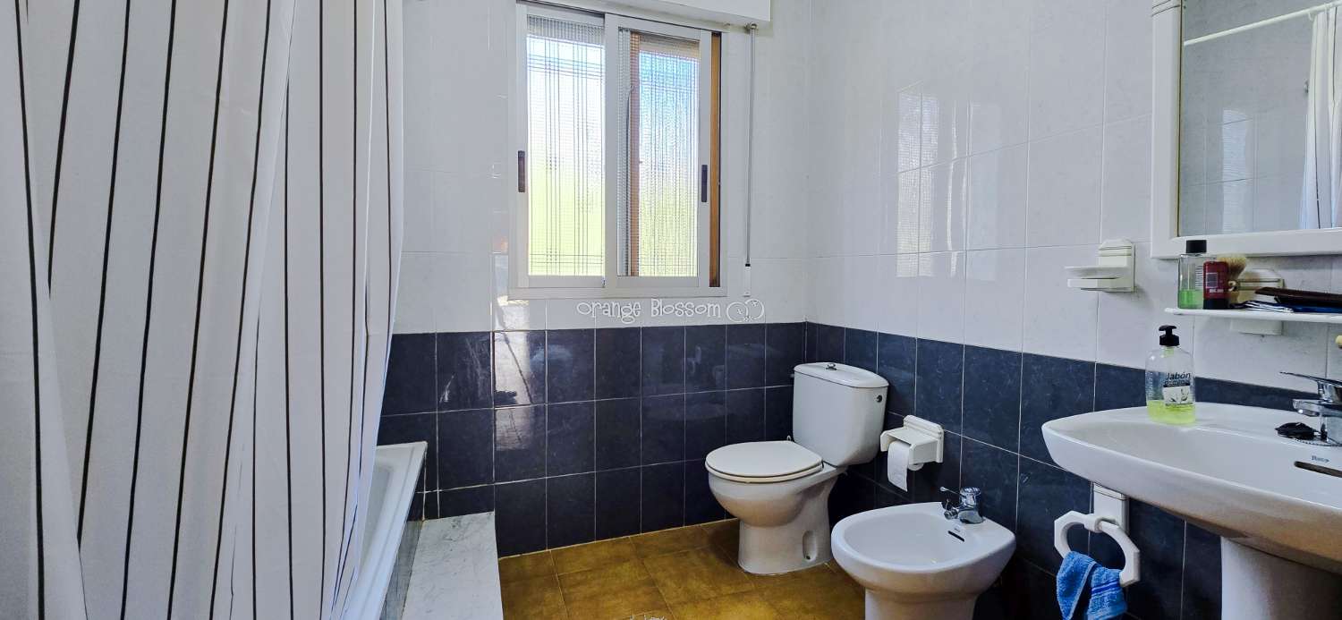 An exceptional opportunity to acquire a truly unique and versatile country residence.