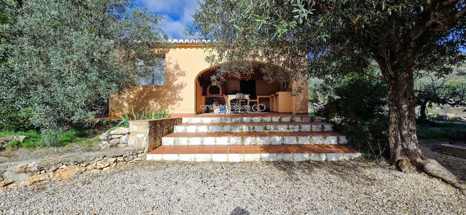 An exceptional opportunity to acquire a truly unique and versatile country residence.