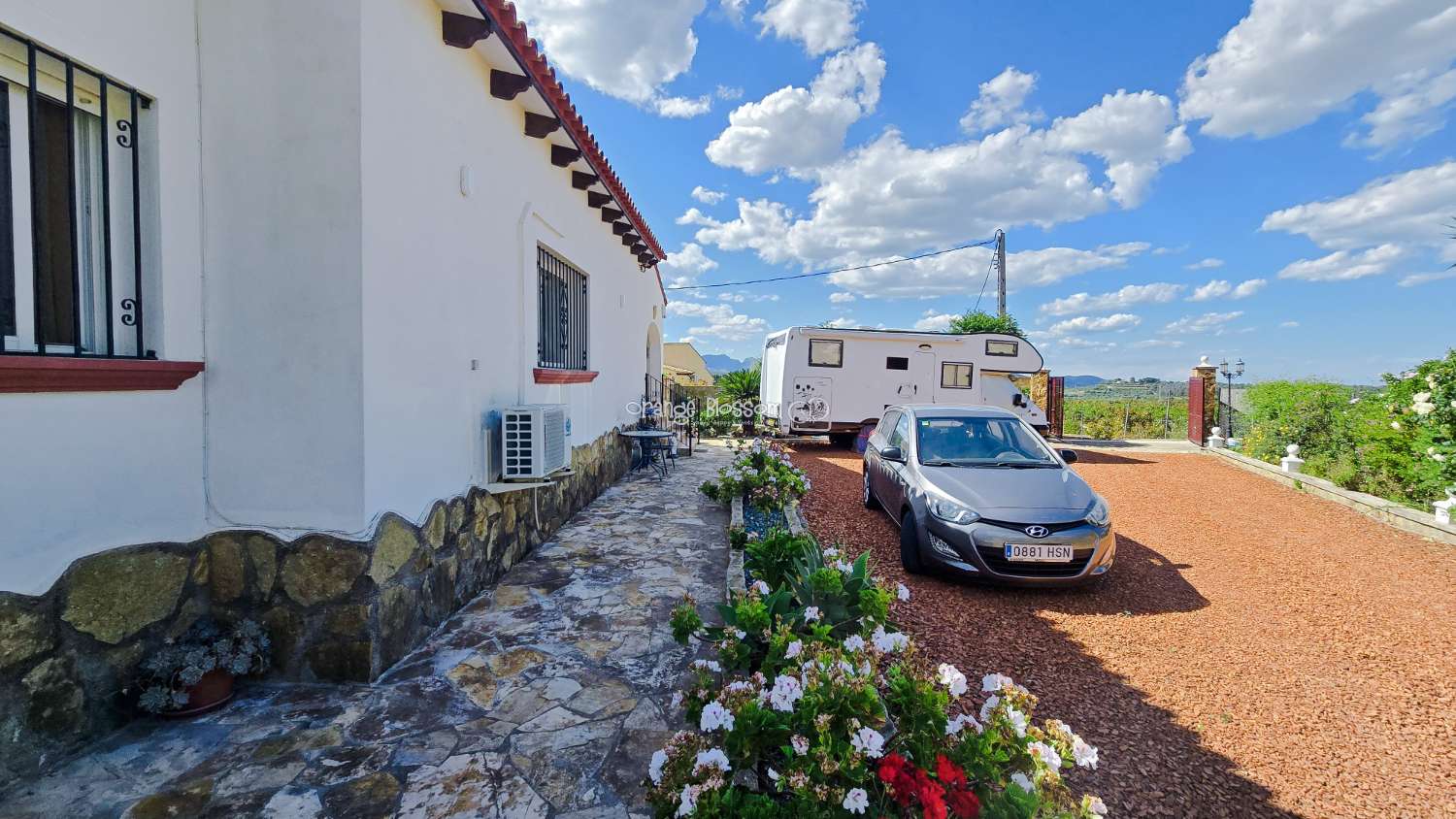For those with a passion for gardening, the exterior offers enormous potential to create and personalise your own outdoor paradise.