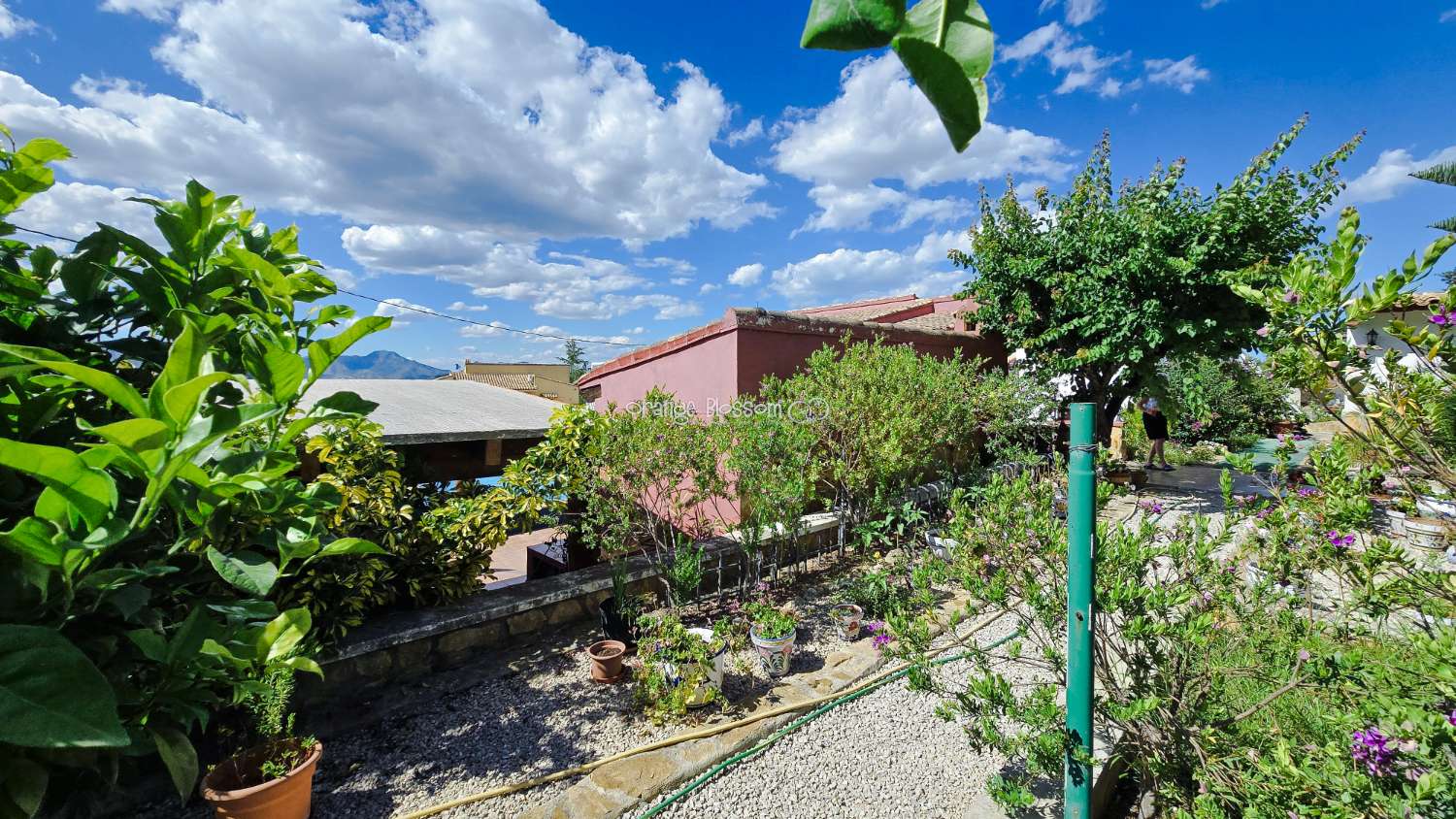 For those with a passion for gardening, the exterior offers enormous potential to create and personalise your own outdoor paradise.