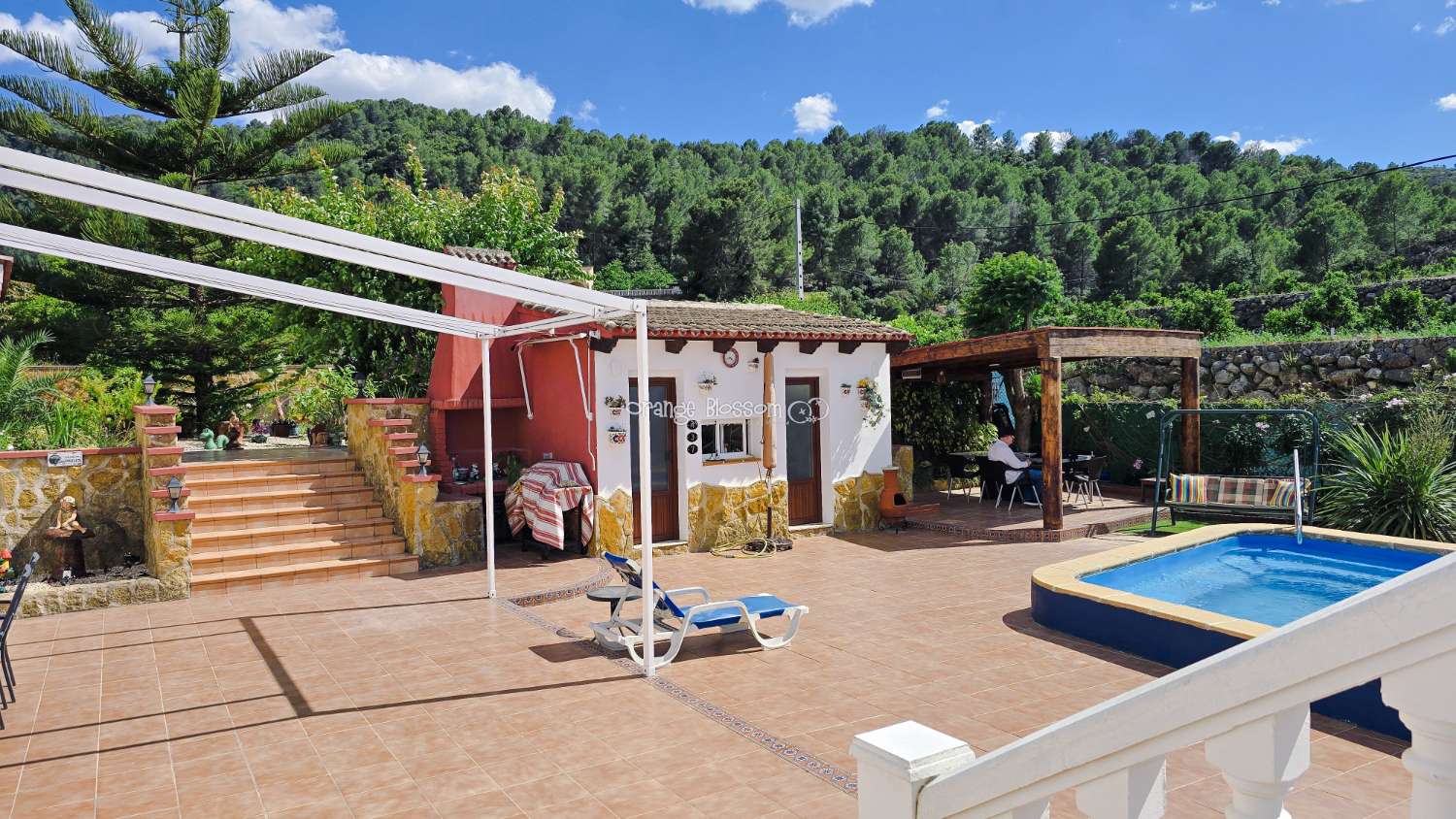 For those with a passion for gardening, the exterior offers enormous potential to create and personalise your own outdoor paradise.