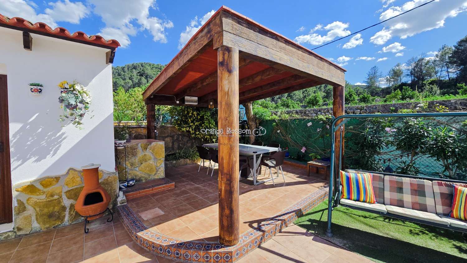 For those with a passion for gardening, the exterior offers enormous potential to create and personalise your own outdoor paradise.