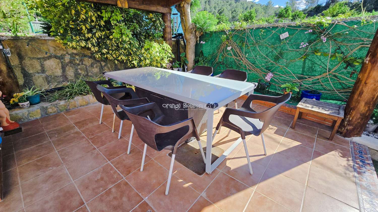 For those with a passion for gardening, the exterior offers enormous potential to create and personalise your own outdoor paradise.