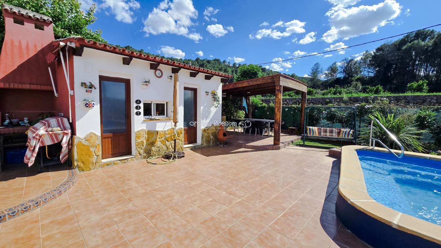 For those with a passion for gardening, the exterior offers enormous potential to create and personalise your own outdoor paradise.