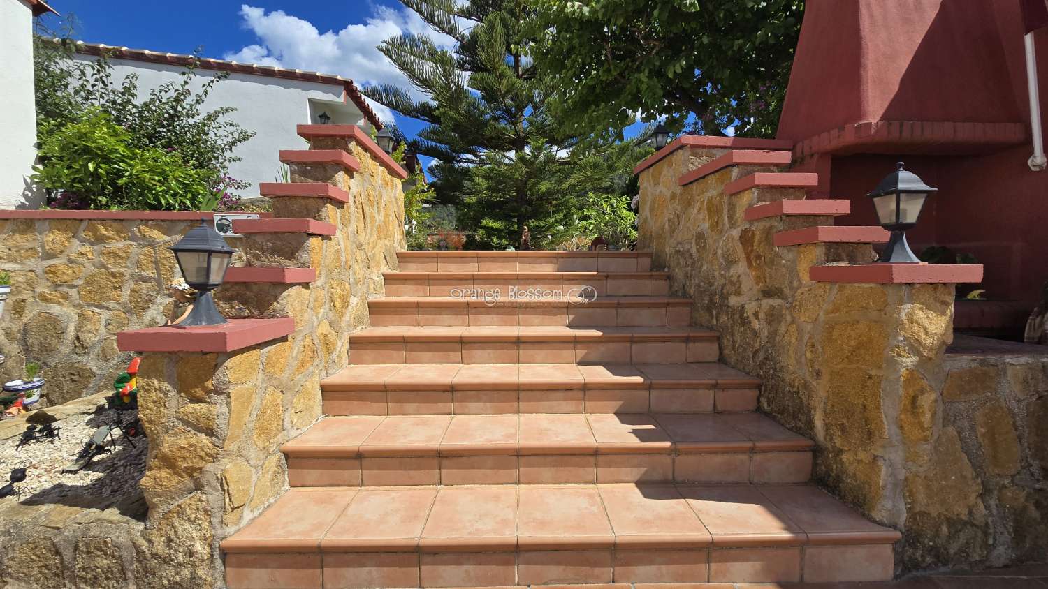 For those with a passion for gardening, the exterior offers enormous potential to create and personalise your own outdoor paradise.