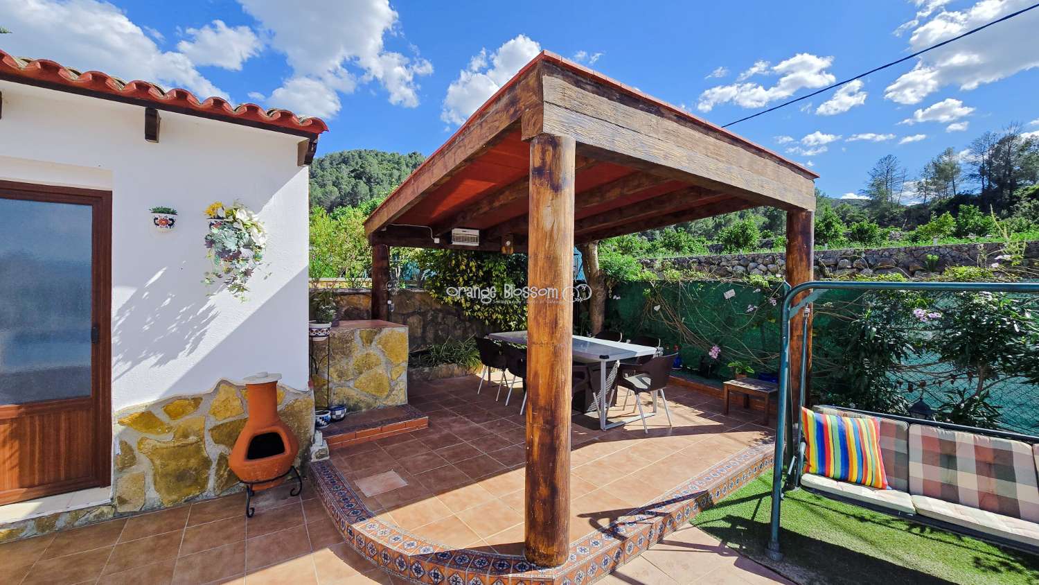 For those with a passion for gardening, the exterior offers enormous potential to create and personalise your own outdoor paradise.
