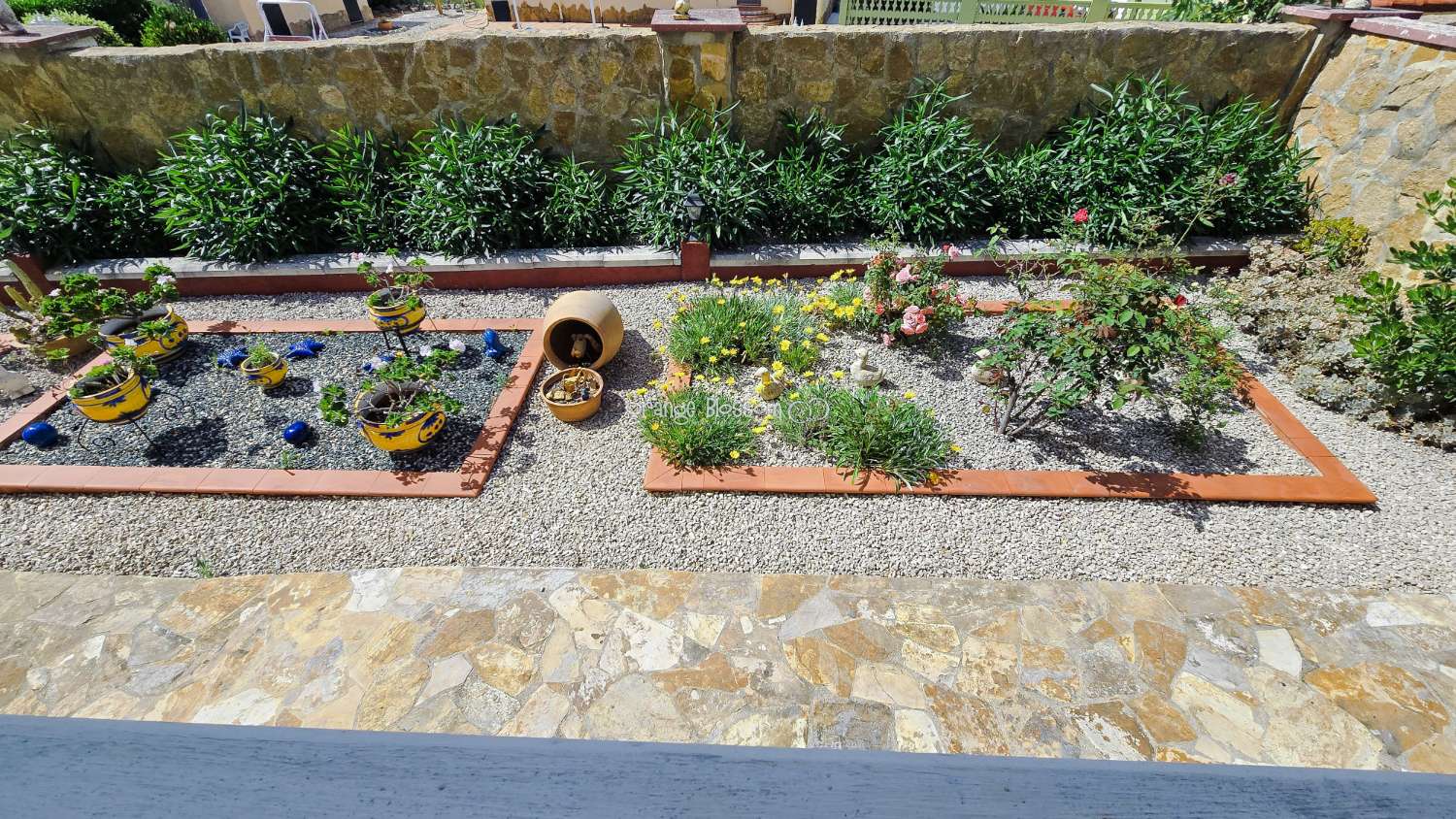 For those with a passion for gardening, the exterior offers enormous potential to create and personalise your own outdoor paradise.