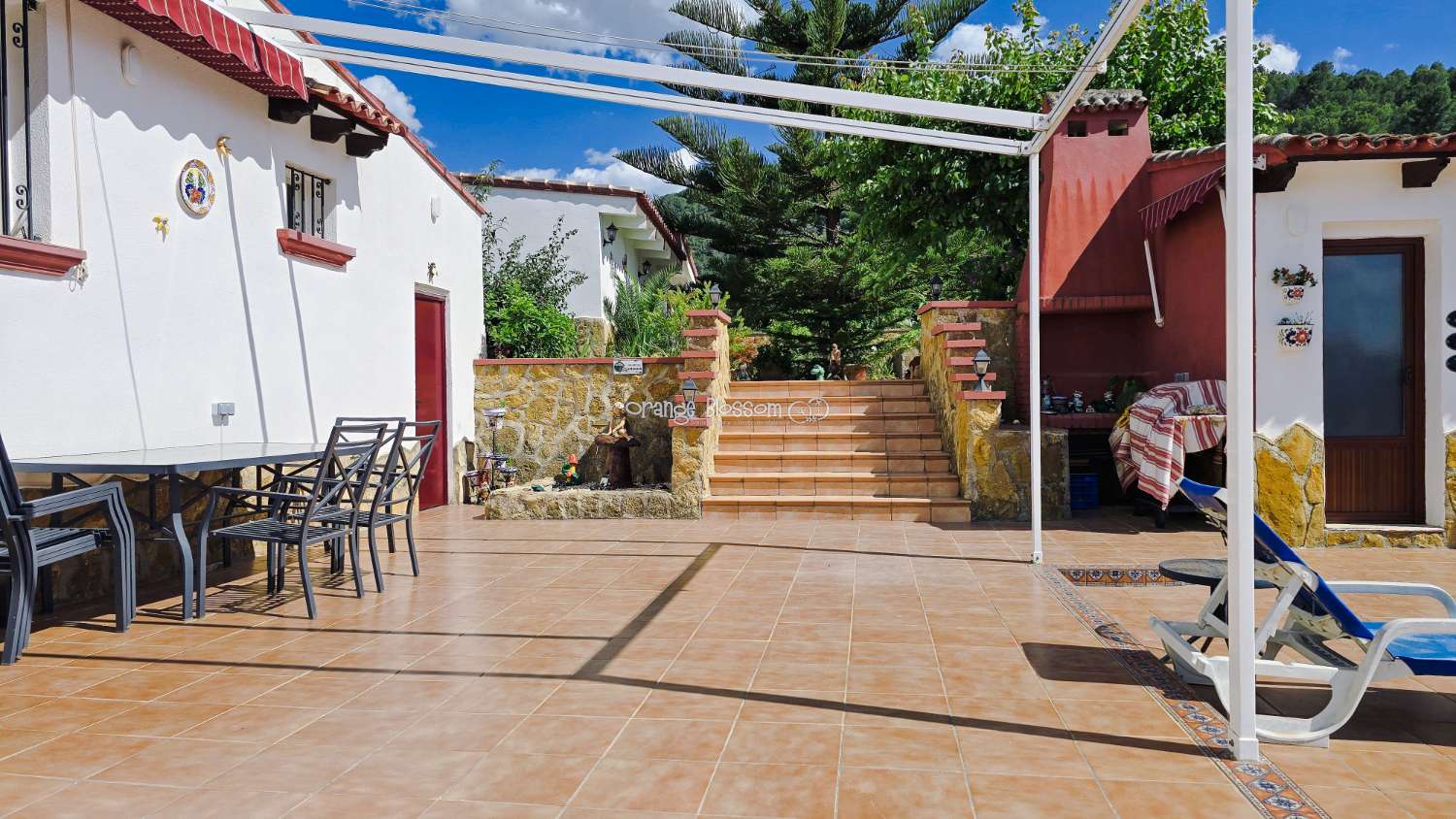 For those with a passion for gardening, the exterior offers enormous potential to create and personalise your own outdoor paradise.