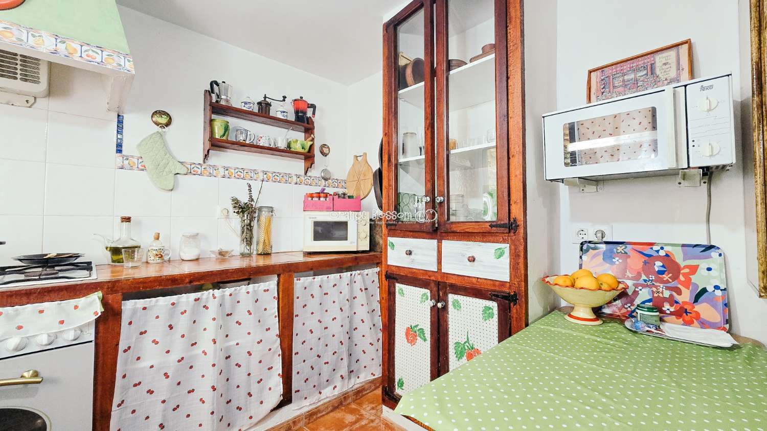 A charming and cosy village house ready to move into.