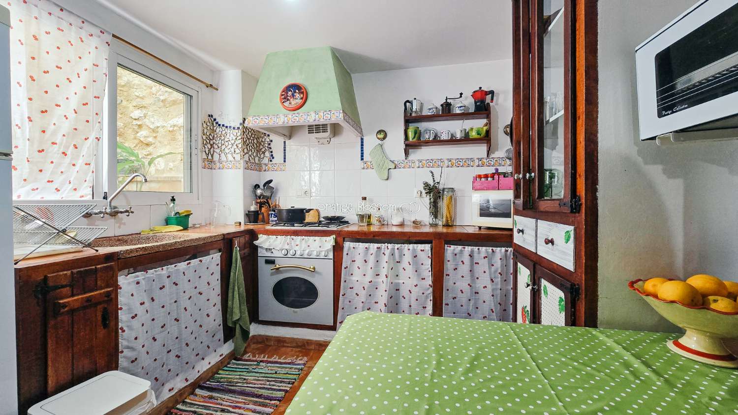 A charming and cosy village house ready to move into.