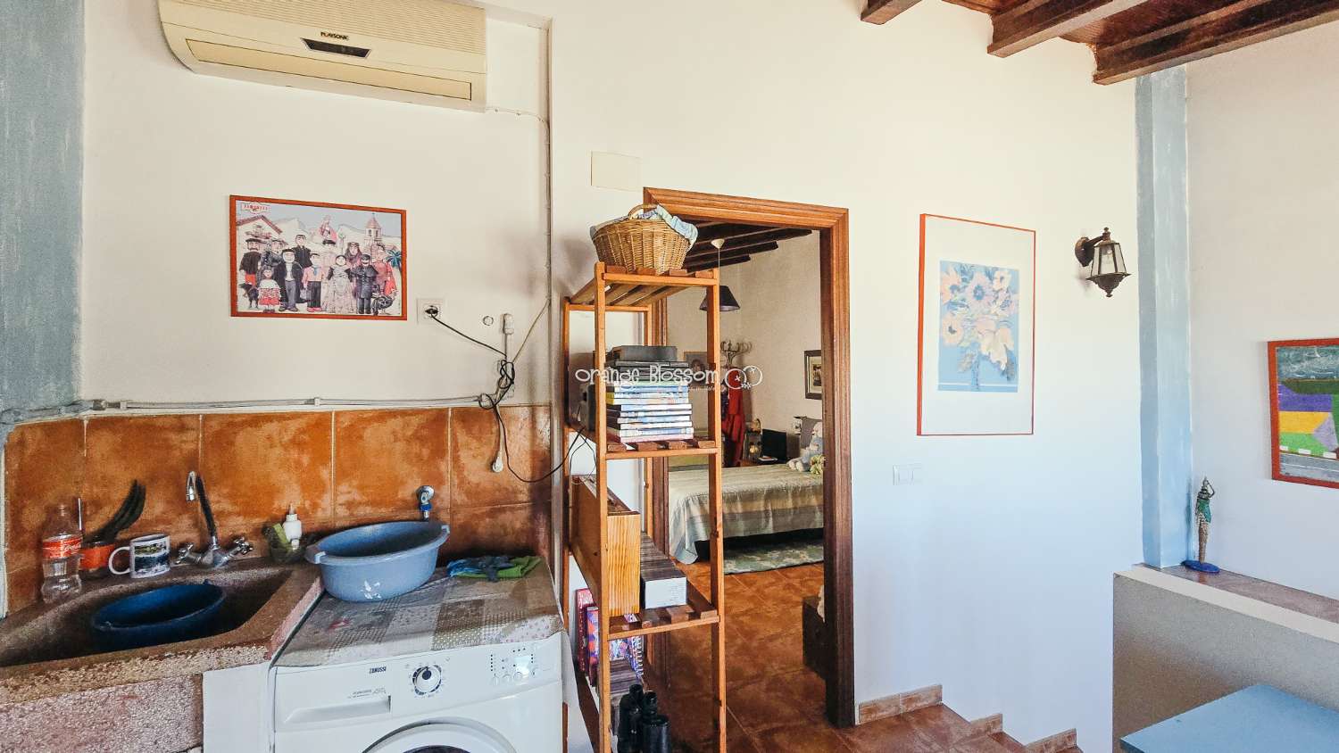 A charming and cosy village house ready to move into.