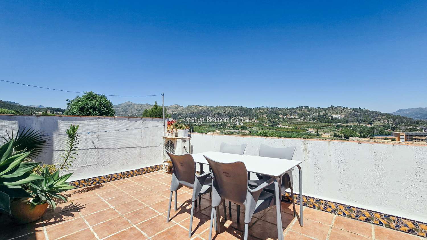 A charming and cosy village house ready to move into.