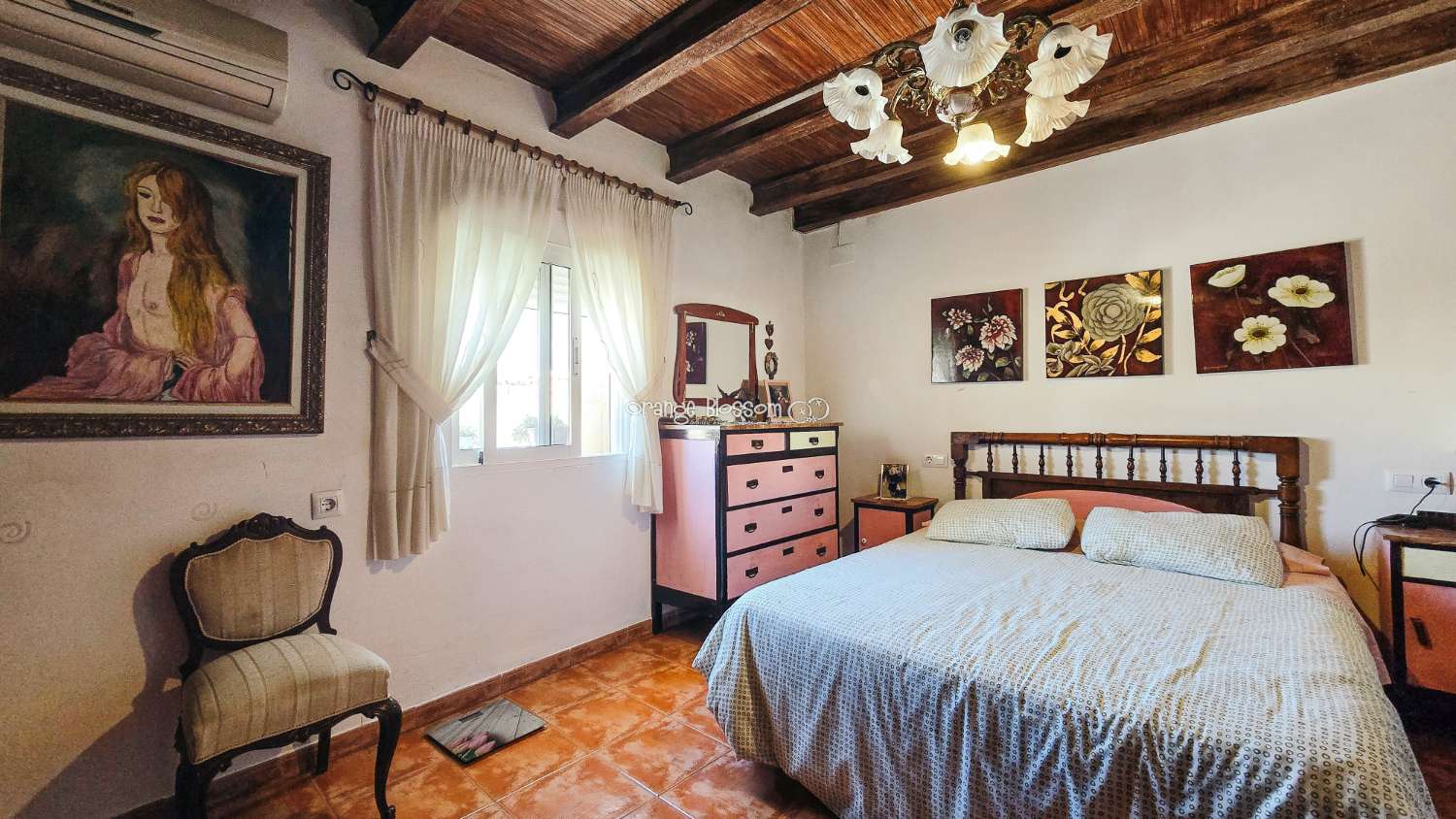 A charming and cosy village house ready to move into.
