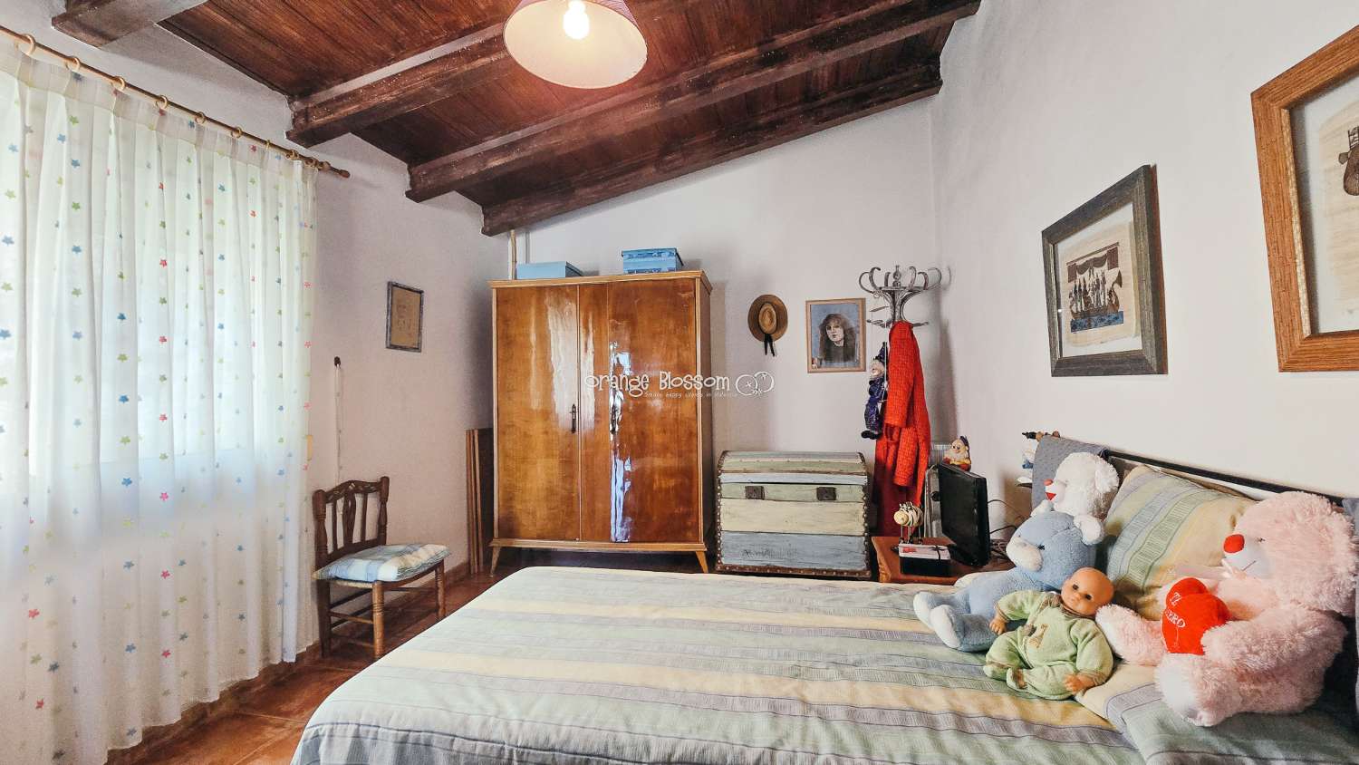 A charming and cosy village house ready to move into.
