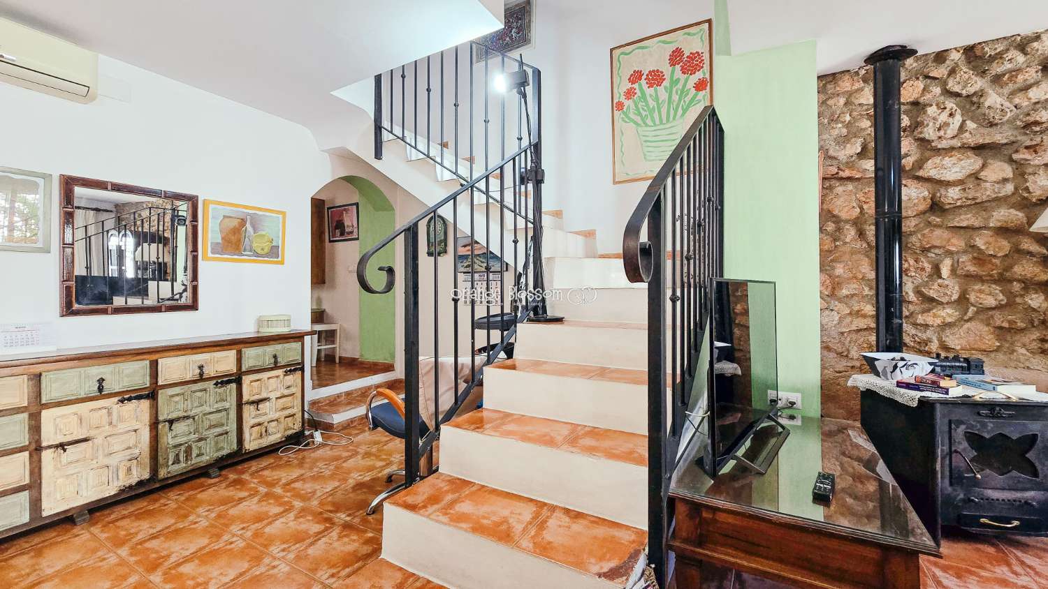 A charming and cosy village house ready to move into.