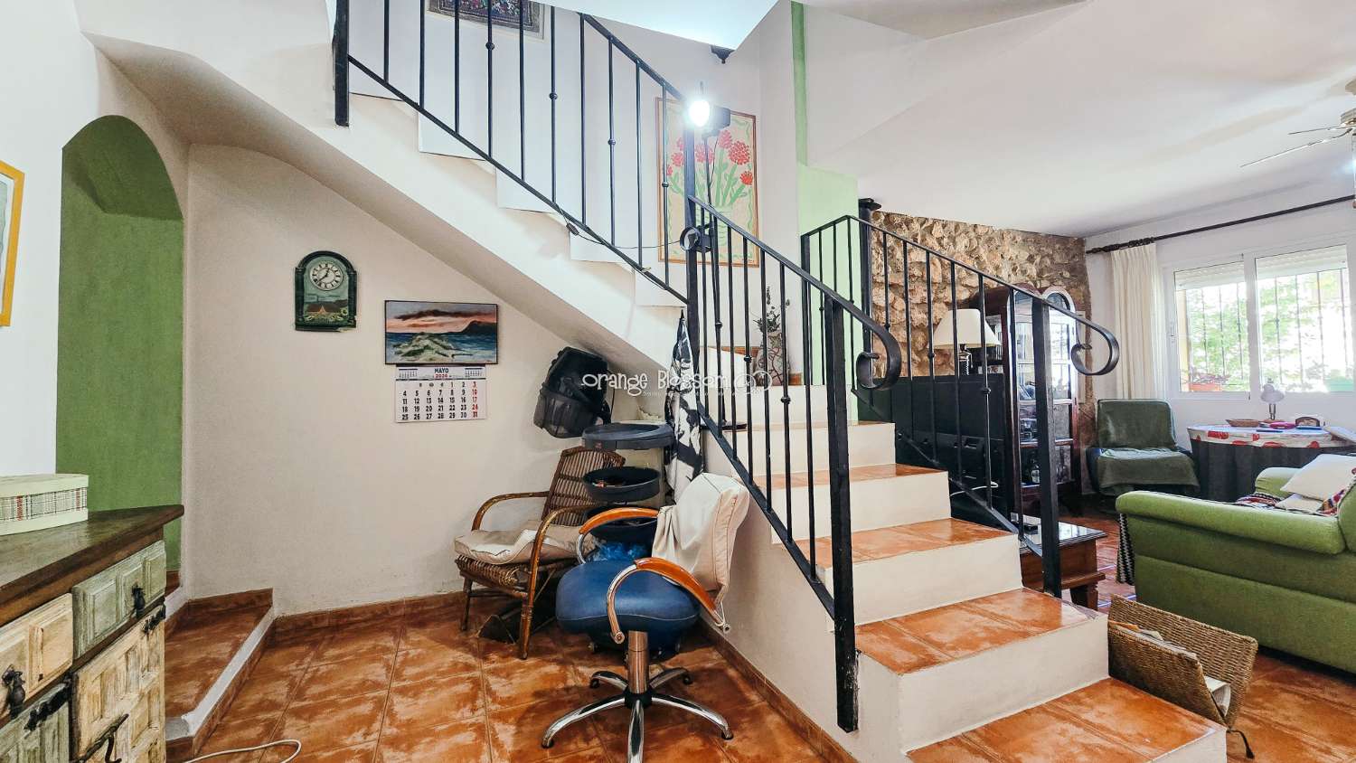 A charming and cosy village house ready to move into.