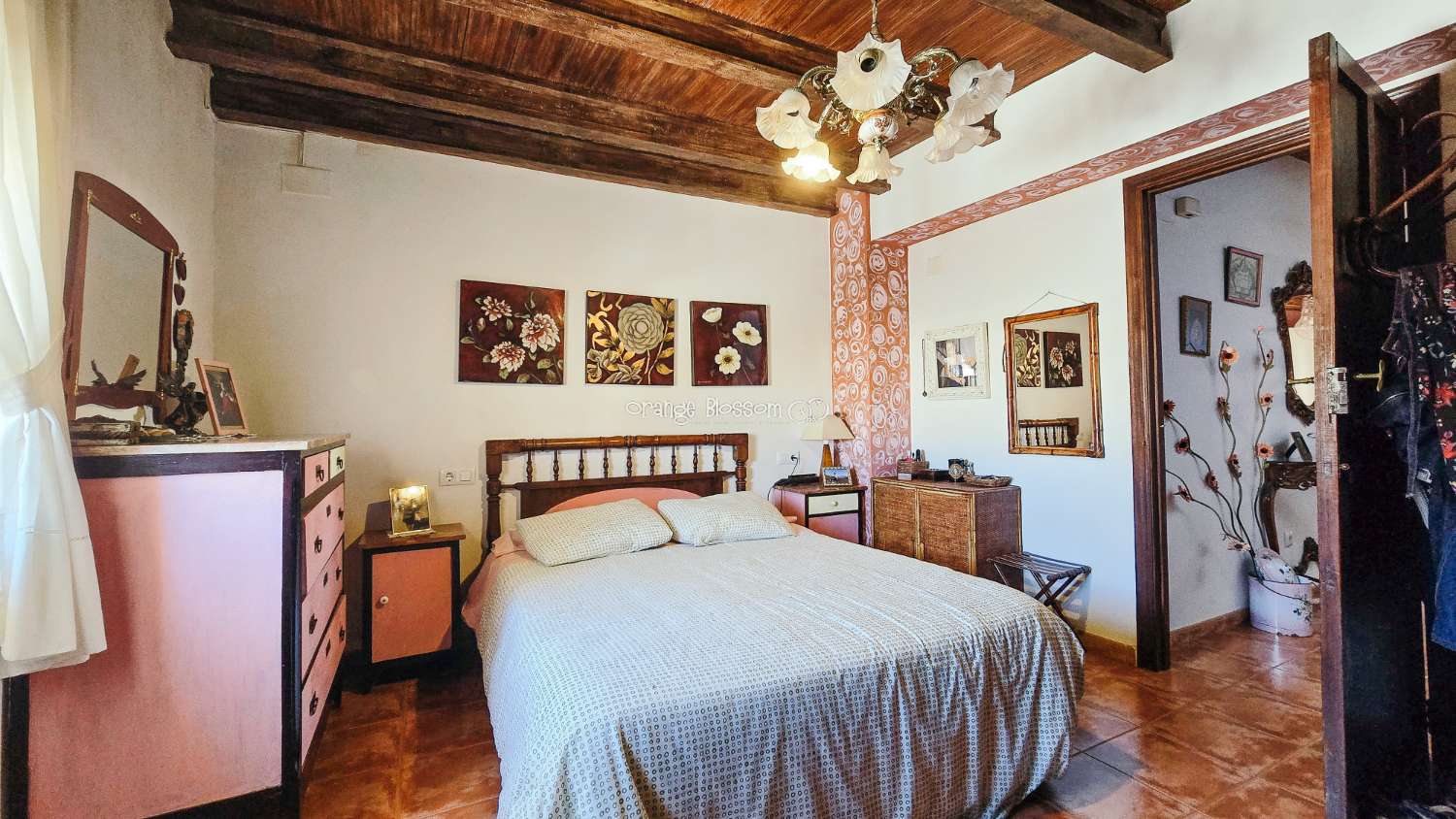 A charming and cosy village house ready to move into.