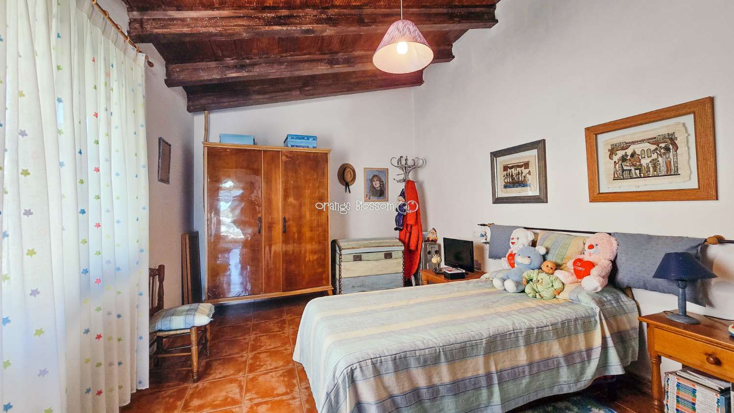 A charming and cosy village house ready to move into.