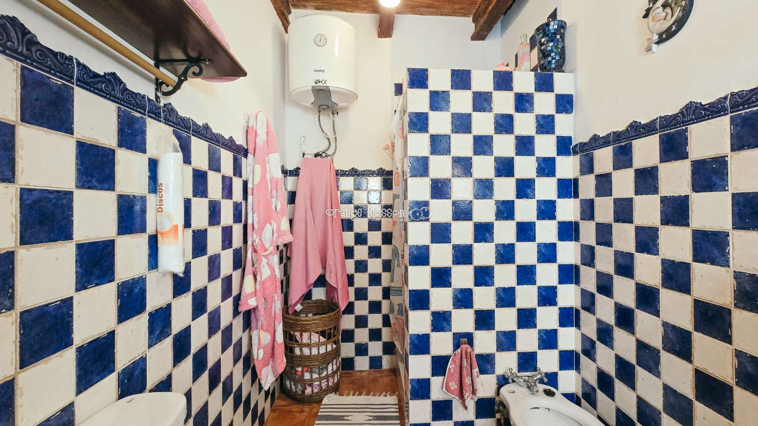 A charming and cosy village house ready to move into.