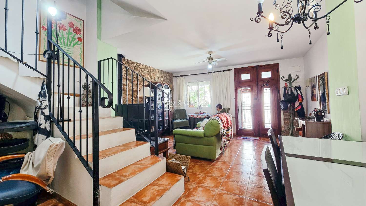 A charming and cosy village house ready to move into.