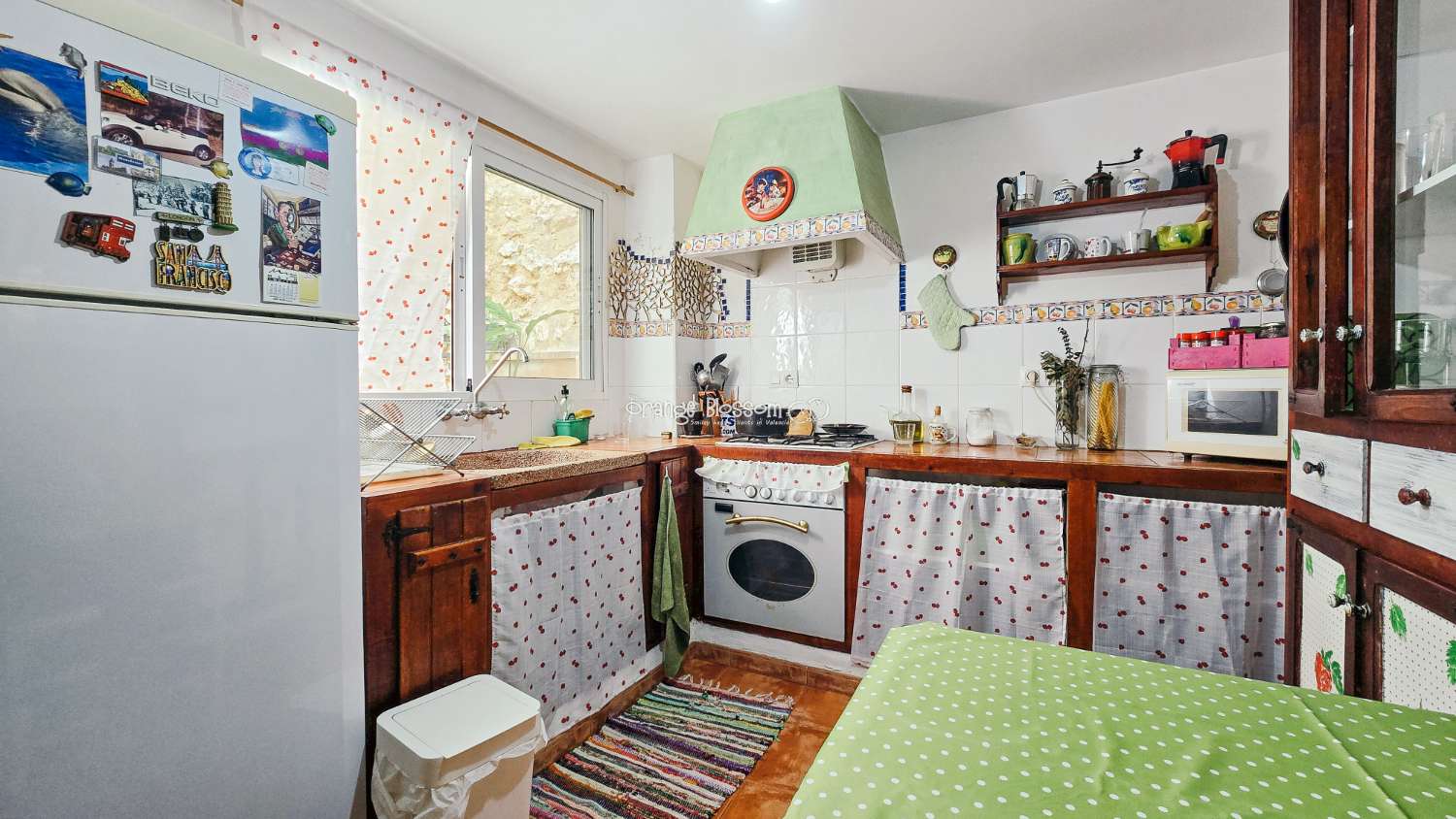 A charming and cosy village house ready to move into.
