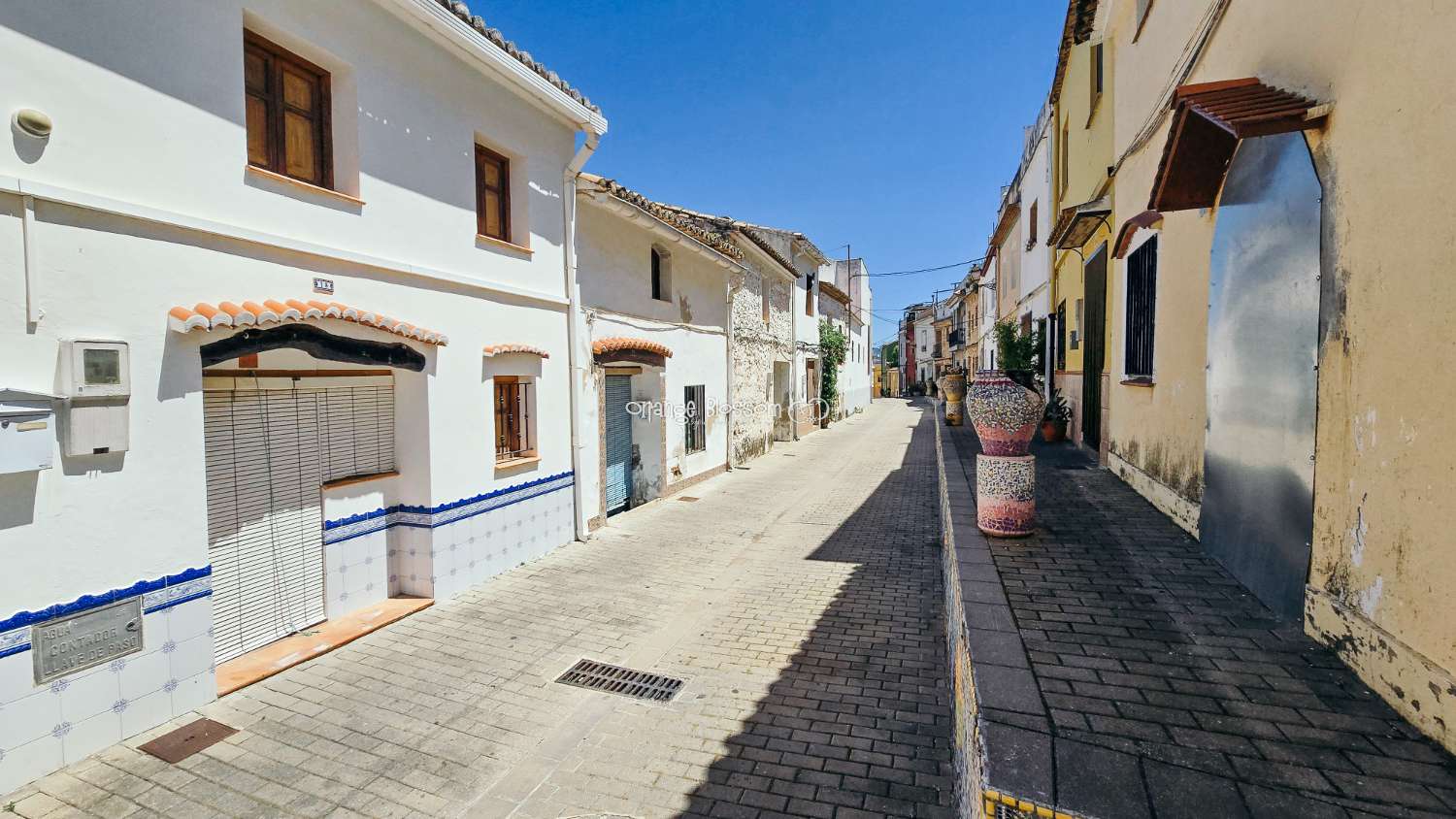A charming and cosy village house ready to move into.