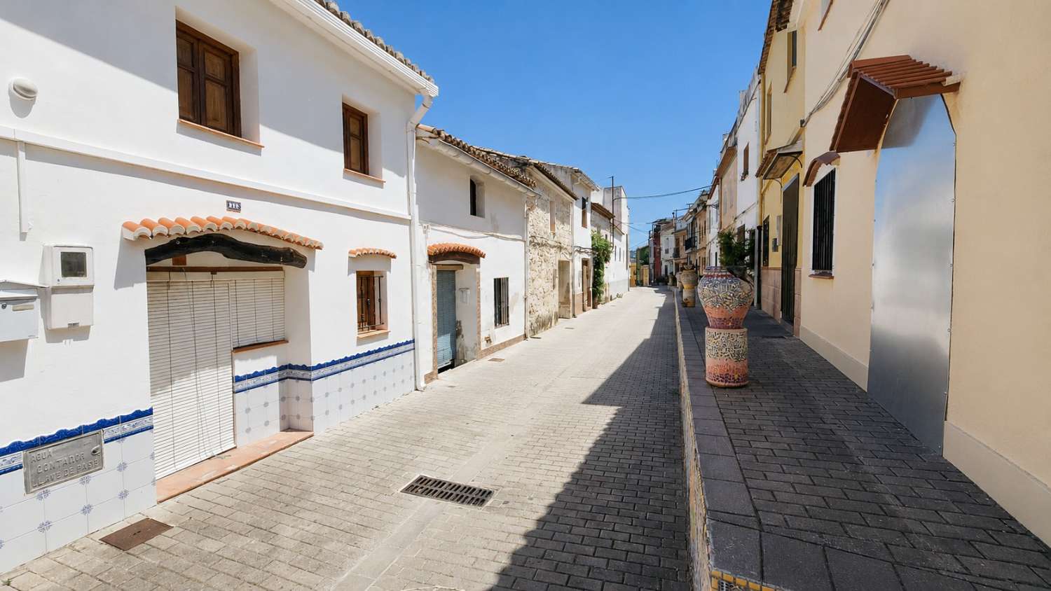 A charming and cosy village house ready to move into.